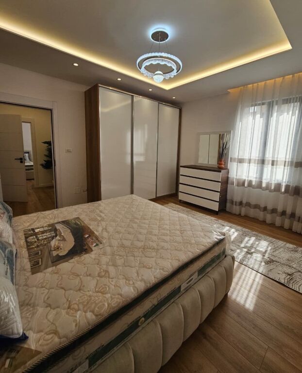 📌 Shitet Apartament 2+1+2 – Tek Pallati me Shigjeta