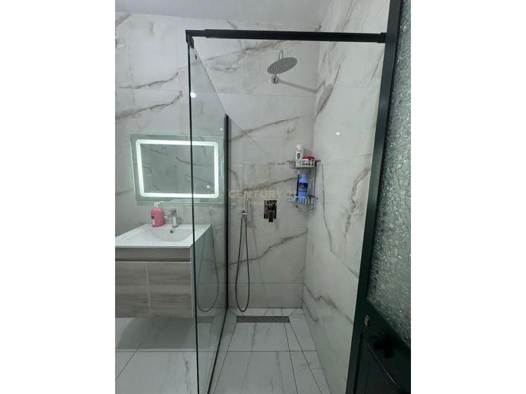 1+1 ME QIRA NE SHKEMBIN E KAVAJES ME PAMJE DETI