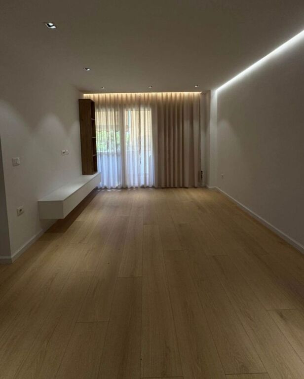 🏡 Shitet Apartament 1+1 – Pranë Maternitetit “Koço Gliozheni” ✨