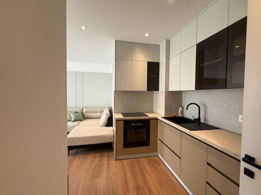 Shitet, Apartament 2+1, Qender, Tiranë