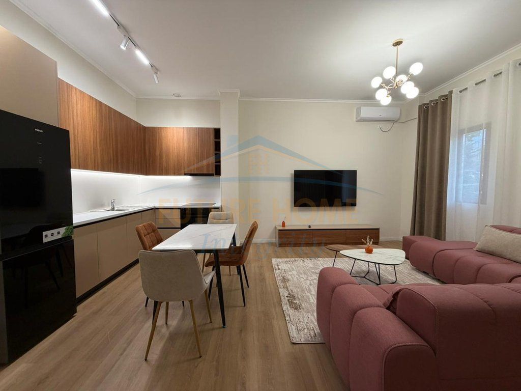 Shitet, Apartament 2+1+2, Fresku, Tiranë