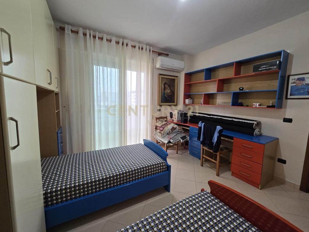 JEPET ME QIRA APARTAMENT 2+1+2 NE DURRES