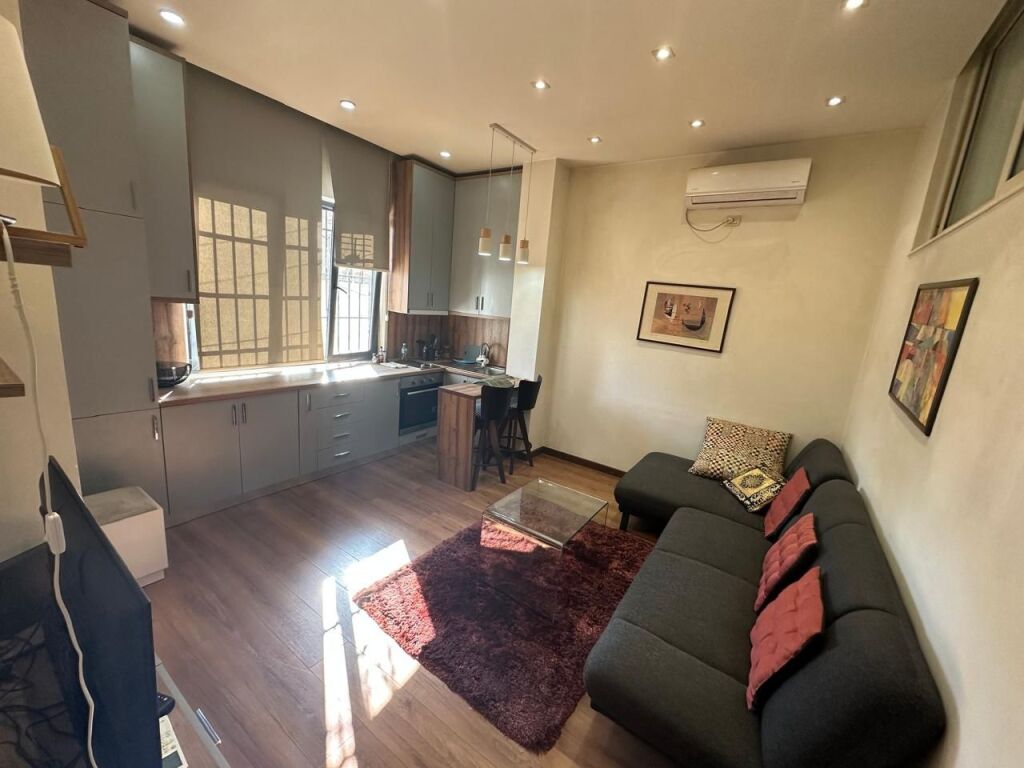 🏢Tek 9 Kateshet jepet me qera apartament 1+1,i mobiluar.600Euro   