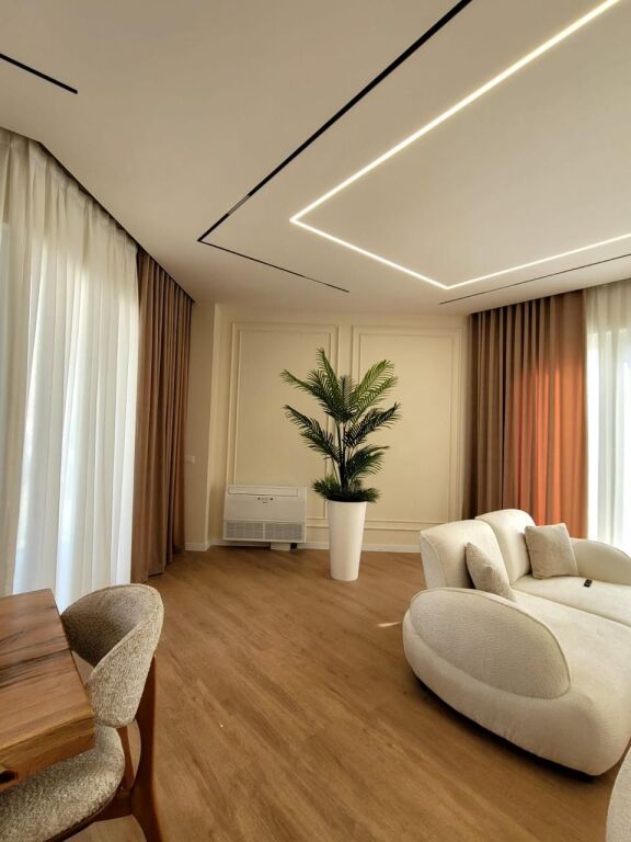 Jepet me qera Vile prane liqeni Te Thate e 5000 eu