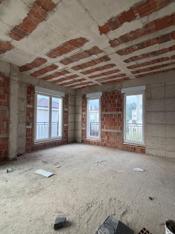 Vilë 3-Katëshe për Shitje – Collina Verde