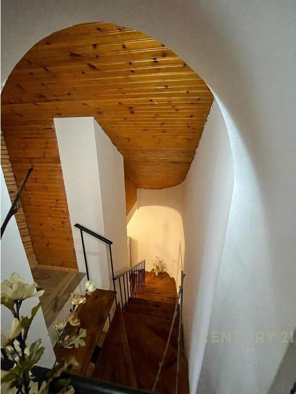 SHITET VILE 4+2 NE GOLEM 150 METRA LARG DETIT!!!