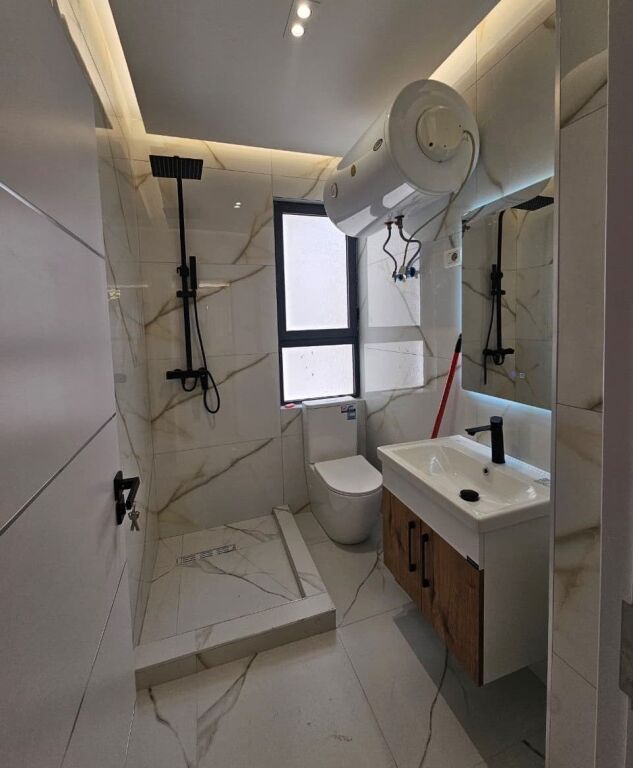 📌 Shitet Apartament 2+1+2 – Tek Pallati me Shigjeta