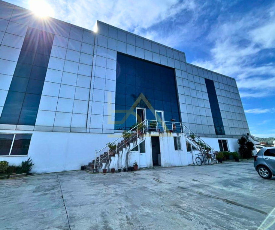 AMBIENTE COMMERCIALE IN AFFITTO – OPPORTUNITÀ IDEALE VICINO A TIRANA