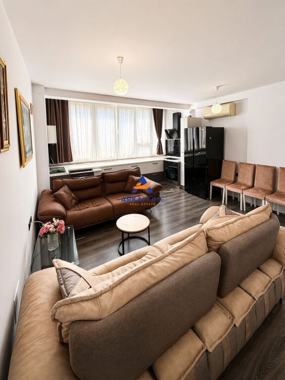 SHITET APARTAMENT 2+1+BALLKON "PRANË BAR OSLO,ISH FUSHA E AVIACIONIT" 195.000 EURO