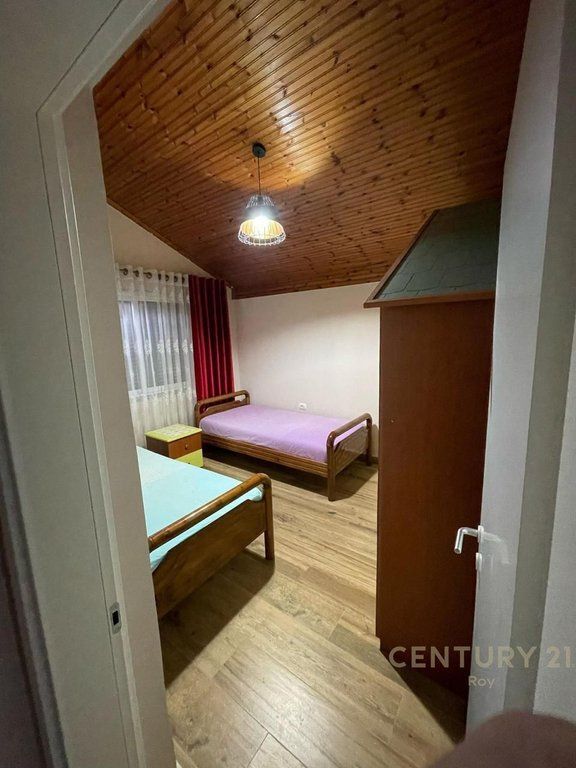 SHITET VILE 4+2 NE GOLEM 150 METRA LARG DETIT!!!