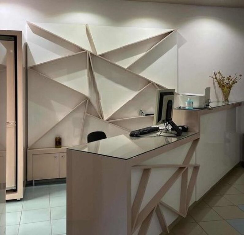 Jepet me qera hotel në Sarandë 27,000 € /Muaj