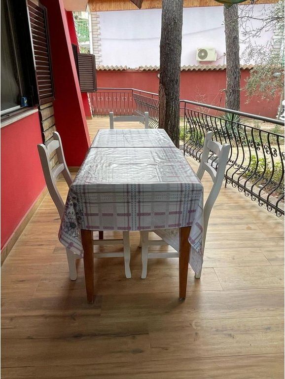 SHITET VILE 4+2 NE GOLEM 150 METRA LARG DETIT!!!