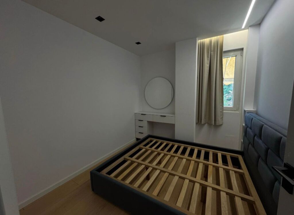 SHITET APARTAMENT 1+1 – BRRYLI, PRANË MATERNITETIT TË RI