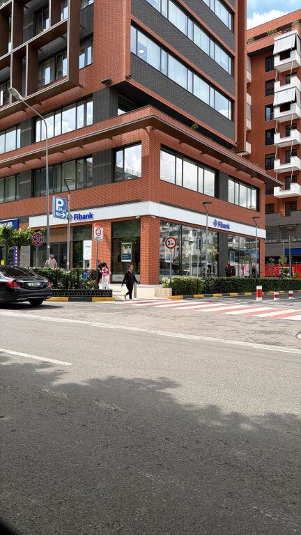 Jepet dyqan me qera ose shitet 20 m2