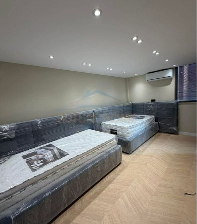 Shitet, Duplex + Post Parkimi, Golden Park