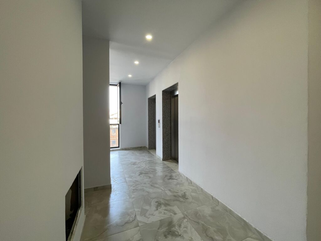 Zyrë ose Apartament për Qira 📍Vasil Shanto /💰 100’000 ALL / muaj