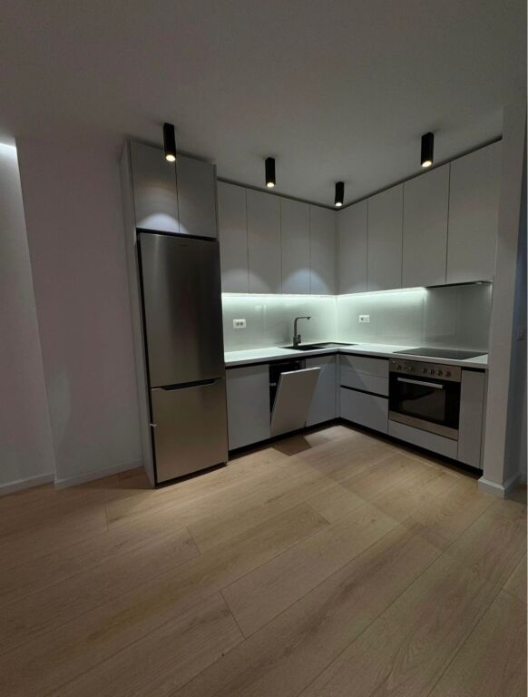 SHITET APARTAMENT 1+1 – BRRYLI, PRANË MATERNITETIT TË RI