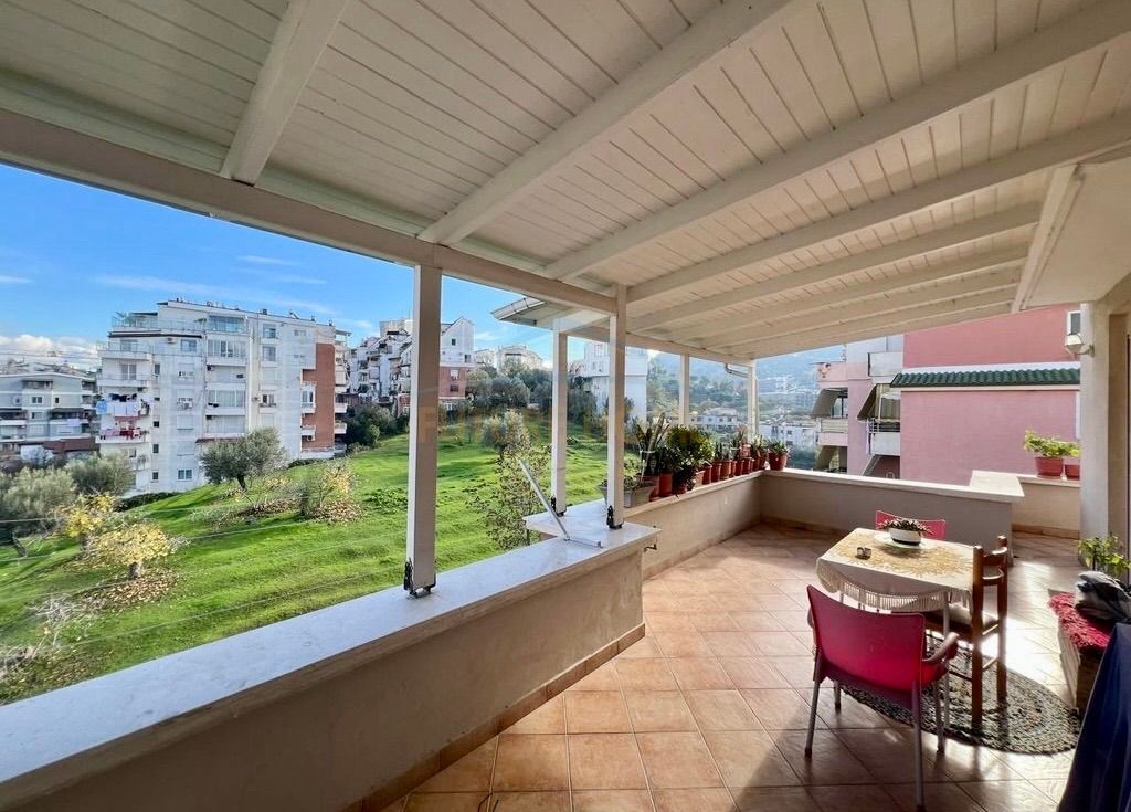 ☀️ 2+1 me Verandë Gjigante te "Kodra e Diellit" – Jeto në Majë të Tiranës! 🏙️