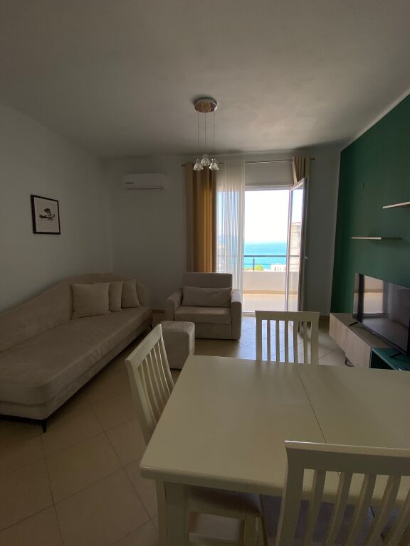 📍Vlore | Uji i Ftohtë. Jepet me qira afatgjatë, 1+1 me pamje nga deti.