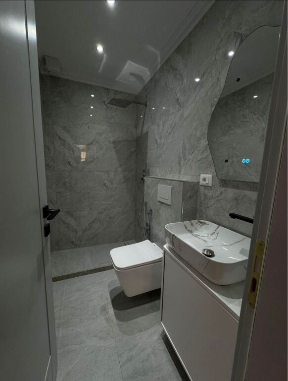 SHITET APARTAMENT 1+1 – BRRYLI, PRANË MATERNITETIT TË RI