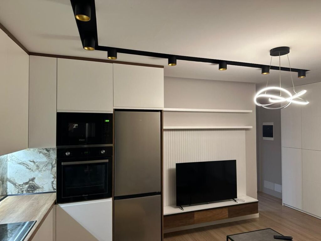 Appartamento 1+1 + posto auto in affitto a Selitë molto vicino a Unaza e Madhe