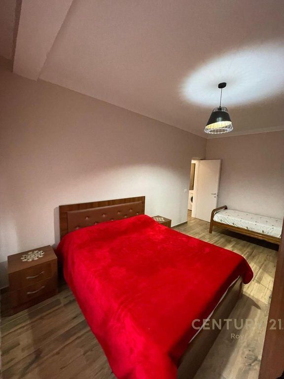 SHITET VILE 4+2 NE GOLEM 150 METRA LARG DETIT!!!