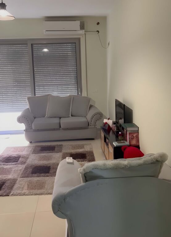 Apartament 1+1 me qira – Komuna e Parisit !