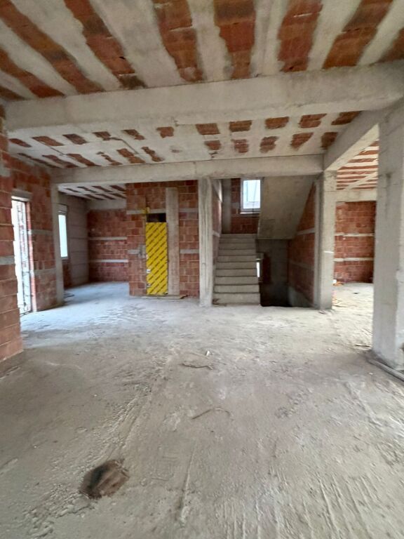 Vilë 3-Katëshe për Shitje – Collina Verde