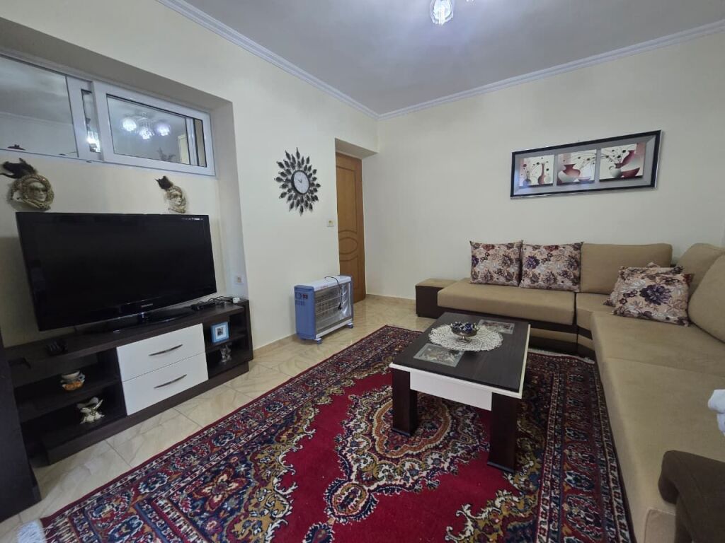 Apartament 1+1+Blk Me Qira ne Rrugen e Barrikadave