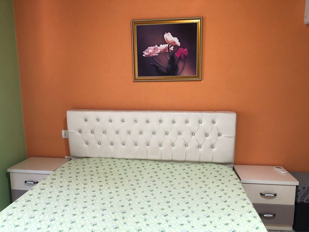 Jepet me qera apartament  1+1 Te Siri Kodra