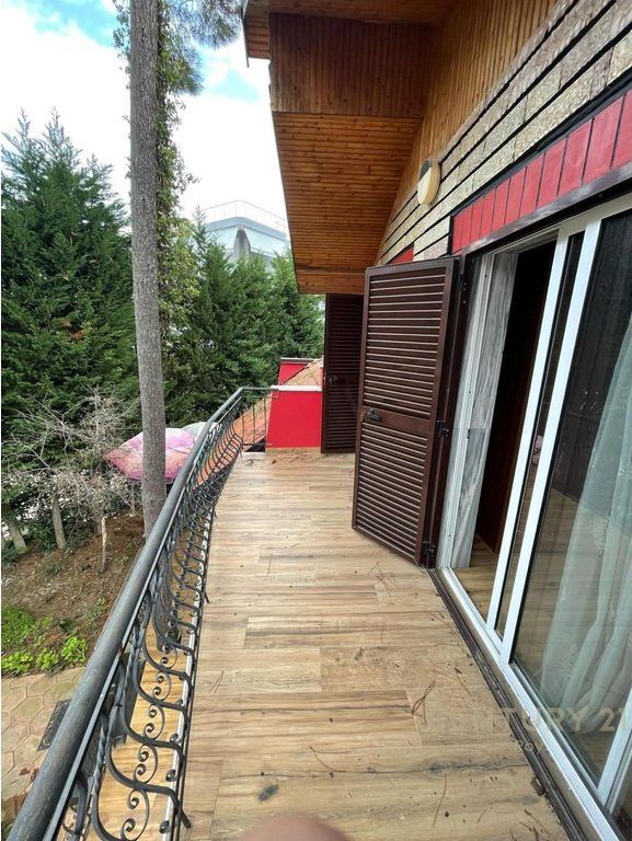 SHITET VILE 4+2 NE GOLEM 150 METRA LARG DETIT!!!