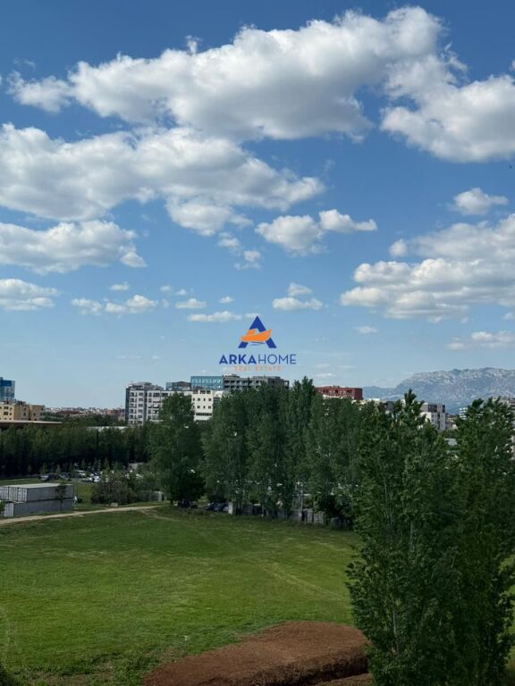 SHITET APARTAMENT 2+1+BALLKON "PRANË BAR OSLO,ISH FUSHA E AVIACIONIT" 195.000 EURO