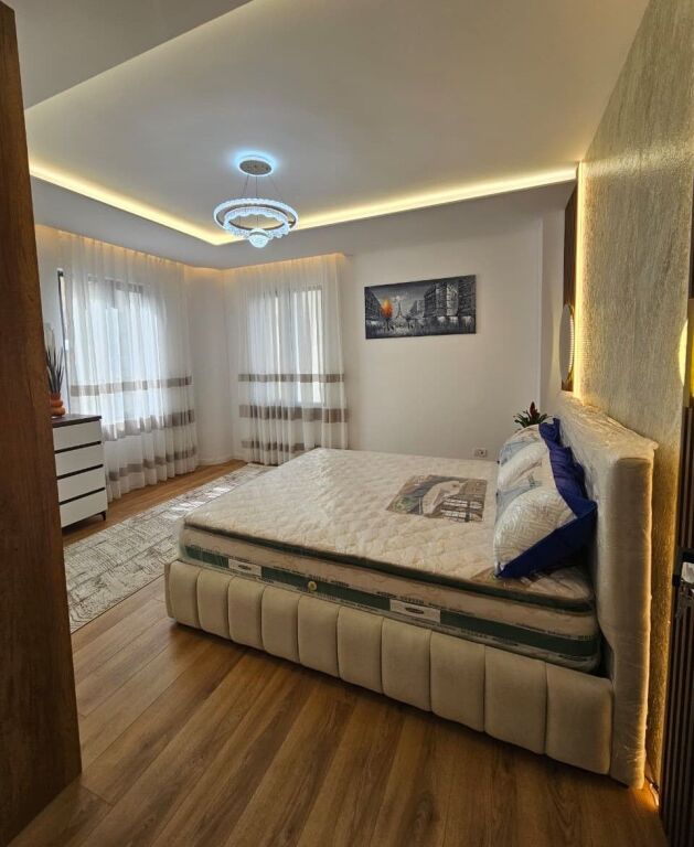 📌 Shitet Apartament 2+1+2 – Tek Pallati me Shigjeta