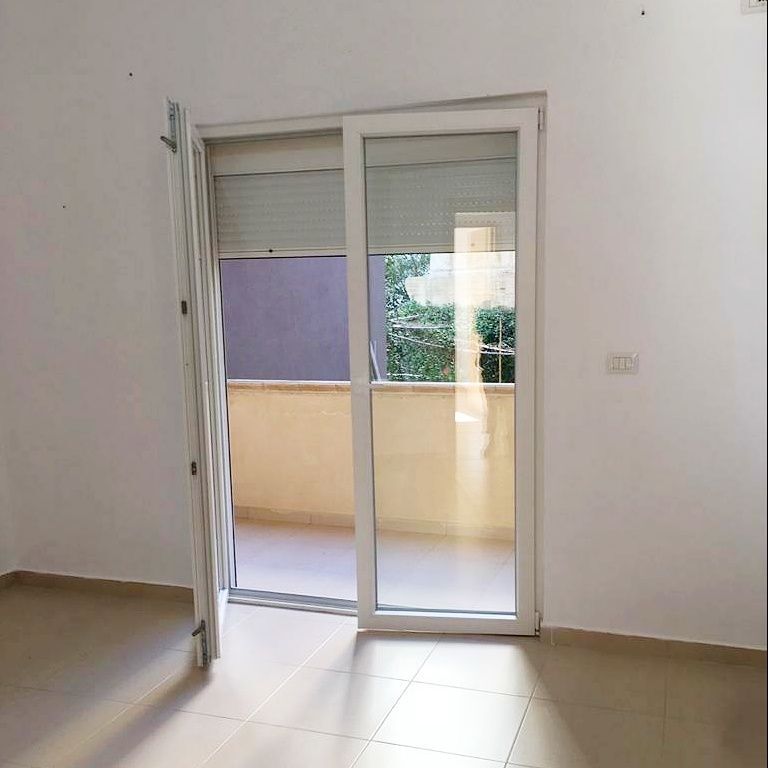 Me Qera: Apt. 2+1 📍Tek Liqeni i Thate - me Shume Hapesire | Pallat i Ri (43,000 Leke/Muaj) 🔥