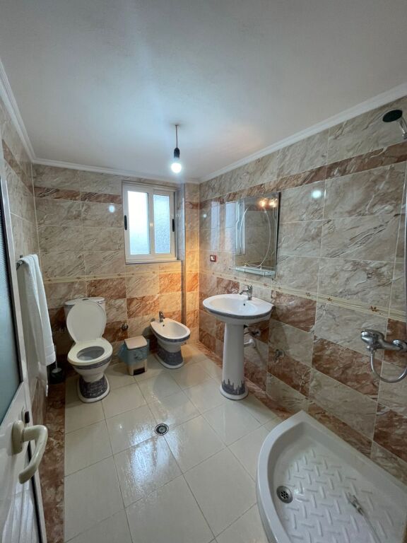 APARTAMENT ME QERA 2+1 SHKOZET PRAN SHKOLLES ISUF FERRA