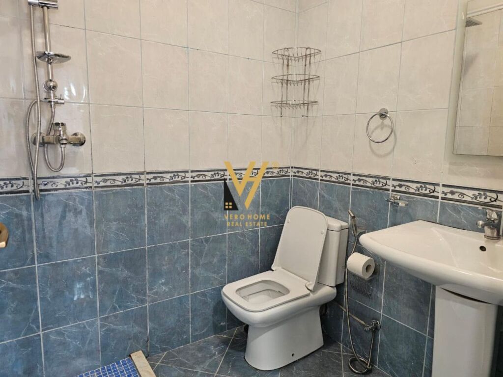 JEPET APARTAMENT 2+1+2+BLK ME QERA TEK LIQENI THATE 800 EURO