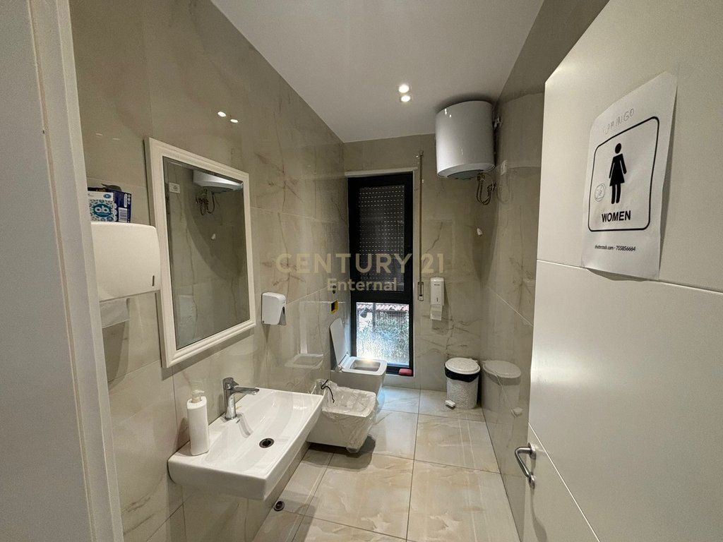 Office space for rent plus 3 parking spaces