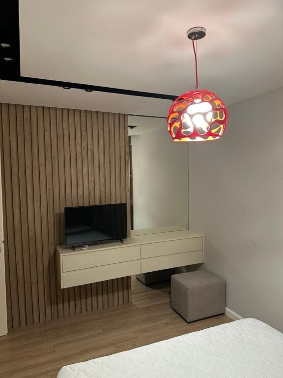 Appartamento 1+1 + posto auto in affitto a Selitë molto vicino a Unaza e Madhe