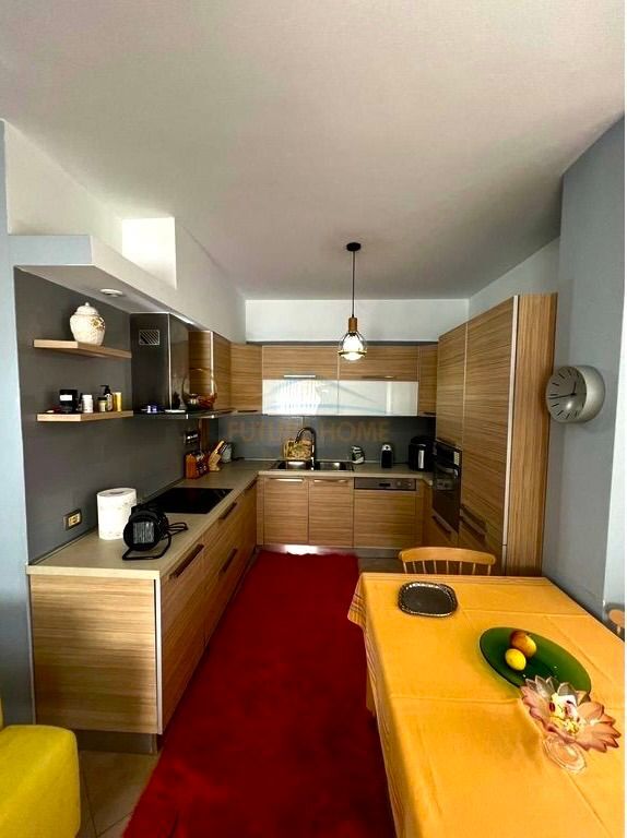 ☀️ 2+1 me Verandë Gjigante te "Kodra e Diellit" – Jeto në Majë të Tiranës! 🏙️