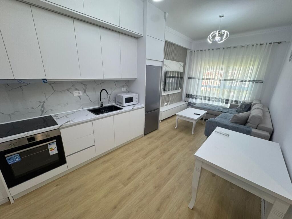 🏡 JEPET ME QERA APARTAMENT 1+1  📍 Vendndodhja: Ali Demi, Kompleksi Kadiu