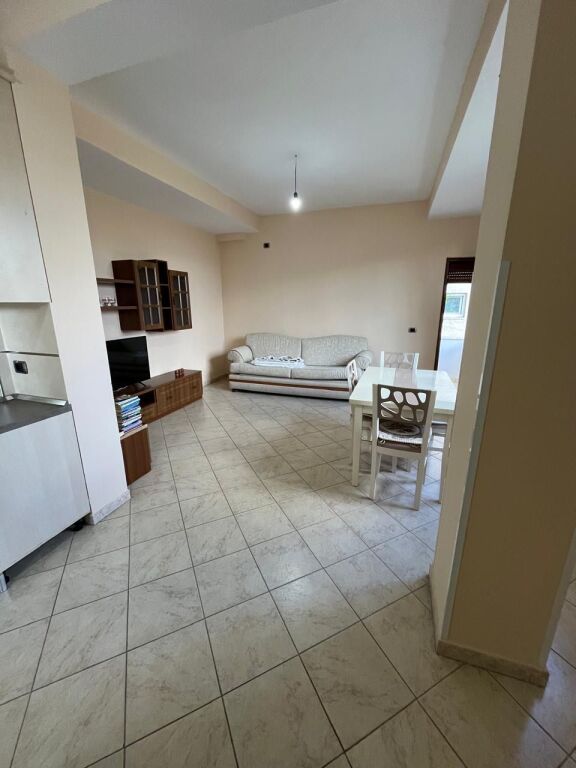 Apartament 2+1+parkim me qera tek Kodra e Priftit