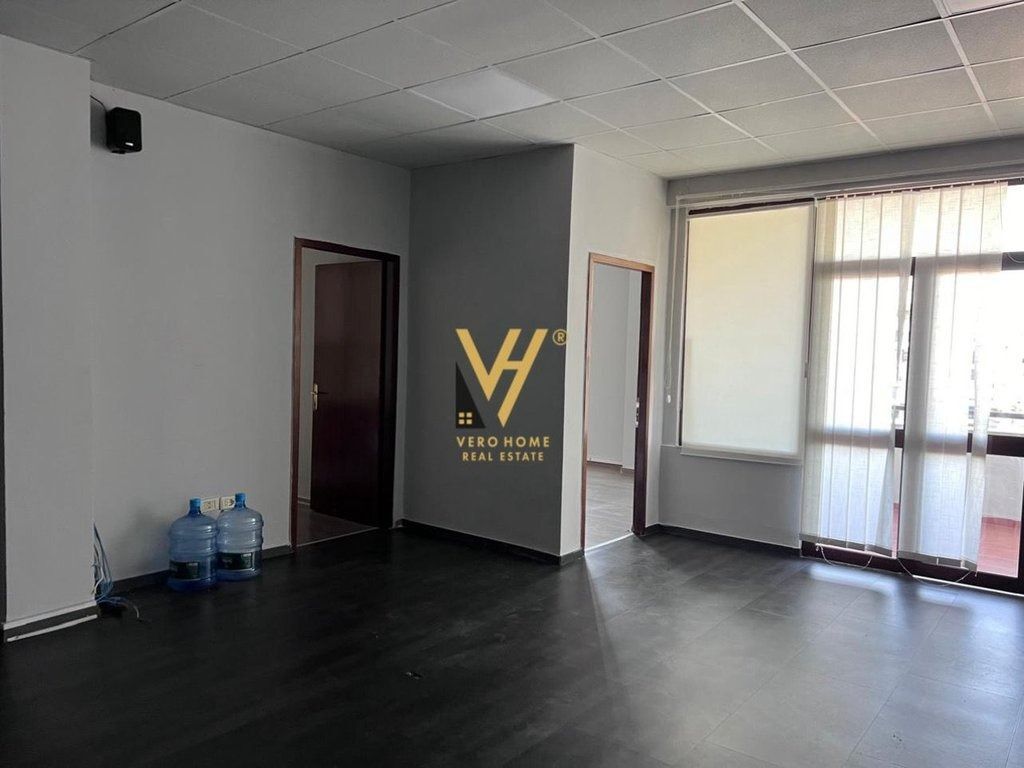 OFFICE 200 M2 FOR RENT IN BLLOK 200,000 LEKE