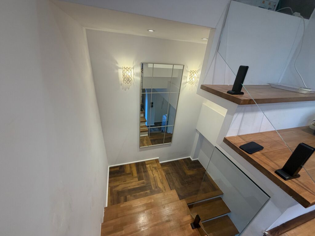 Vile 2 kateshe,e mobiluar,long hill teg,5000 euro me 2 parkinge