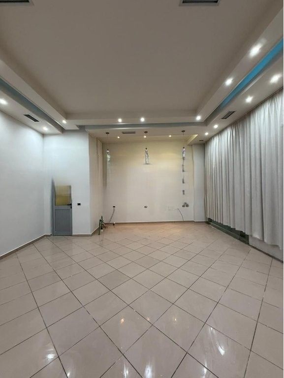 Negozio in Affitto vicino a Via Jordan Misja, Tirana 450 € /Mese