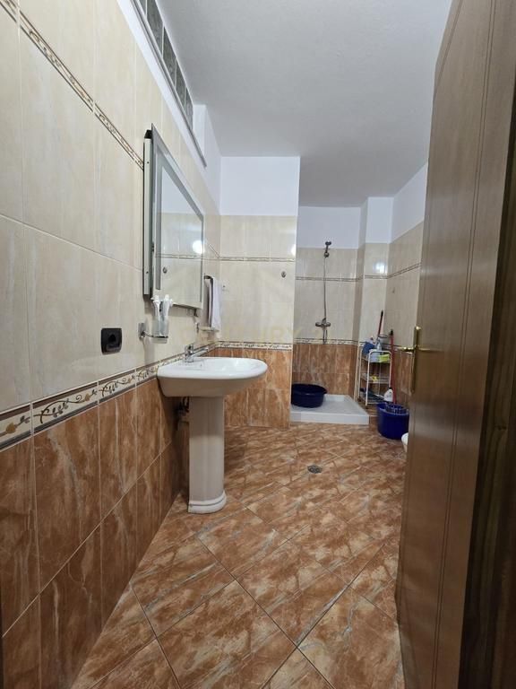JEPET ME QIRA APARTAMENT 2+1+2 NE DURRES