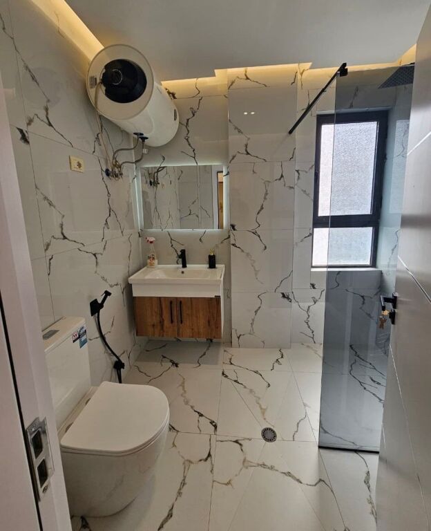 📌 Shitet Apartament 2+1+2 – Tek Pallati me Shigjeta