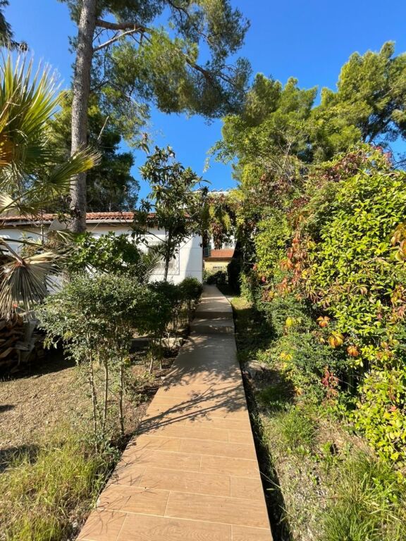 SHITET VILA 1 KATESHE GOLEM VIJE E 3-TE ME DETIN