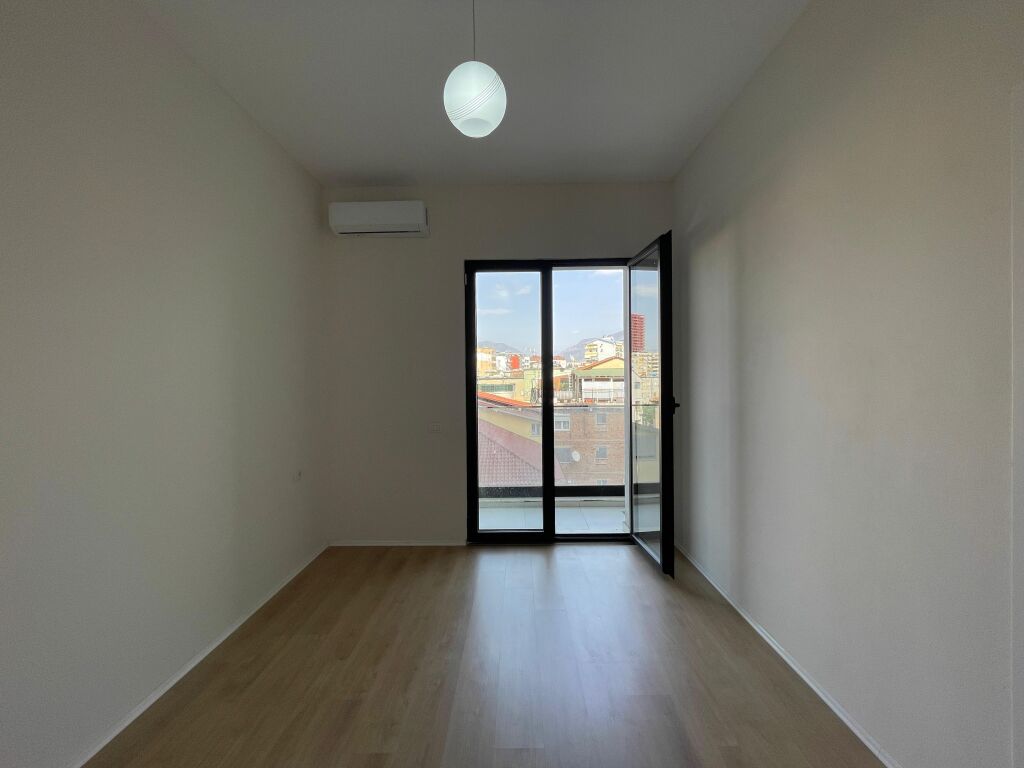 Zyrë ose Apartament për Qira 📍Vasil Shanto /💰 100’000 ALL / muaj