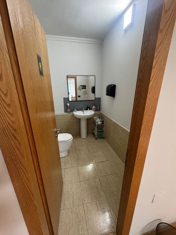 Qera | Ambjent Biznesi | Rruga Komuna e Parisit | 400 €/muaj