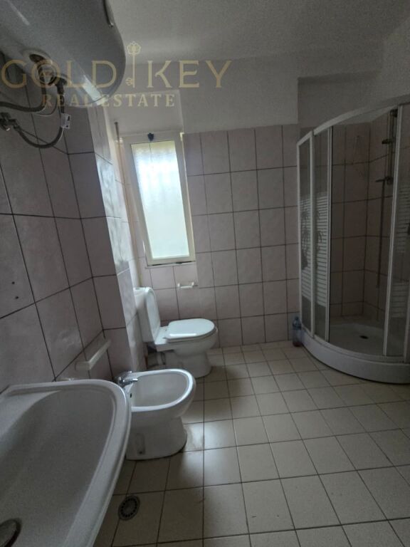 Shitet Apartament 2+1 📍 Adresa: Vila e Zogut, Durres